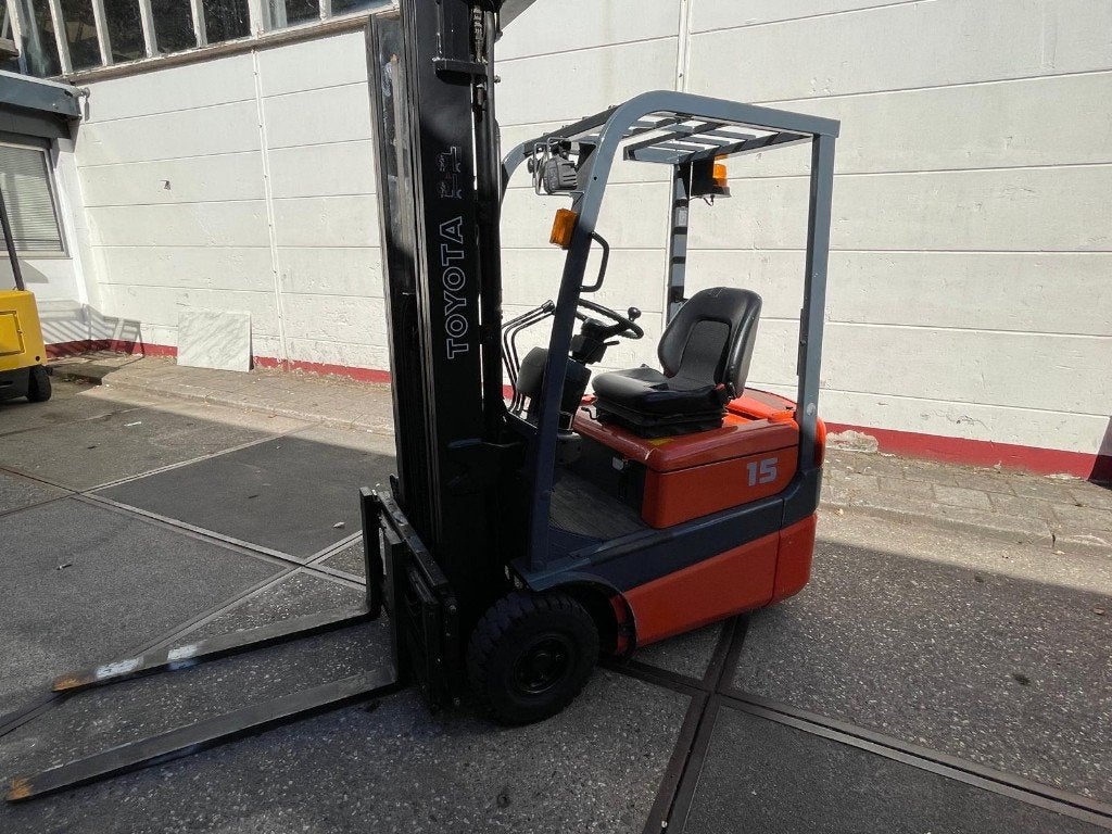 Toyota elektrische heftruck 1.5 ton met oplader, Zakelijke goederen, Machines en Bouw | Heftrucks en Intern transport, Ophalen