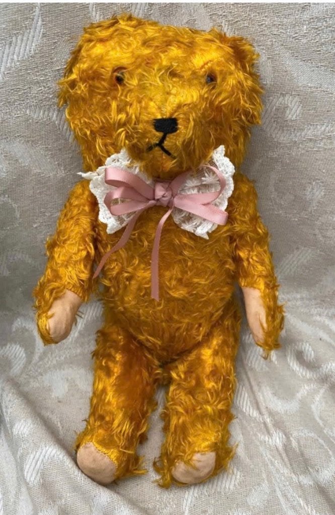 Antieke heel oude beer, 33 cm, jaren ‘50, met roze strik, Verzamelen, Beren en Cherished Teddies, Overige merken, Gebruikt, Stoffen beer