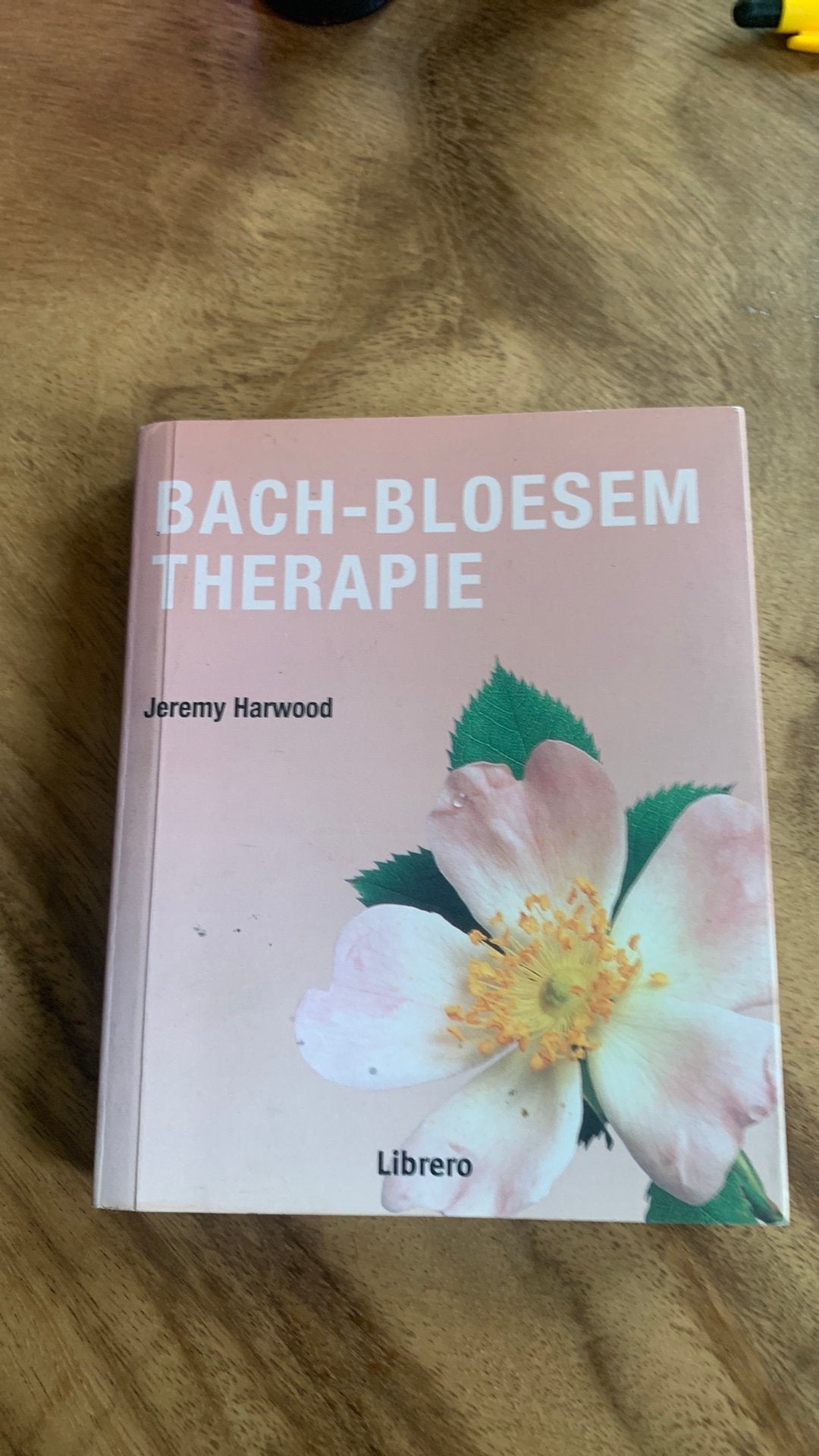 J. Harwood - Bach-bloesem therapie, Ophalen of Verzenden, Zo goed als nieuw, J. Harwood