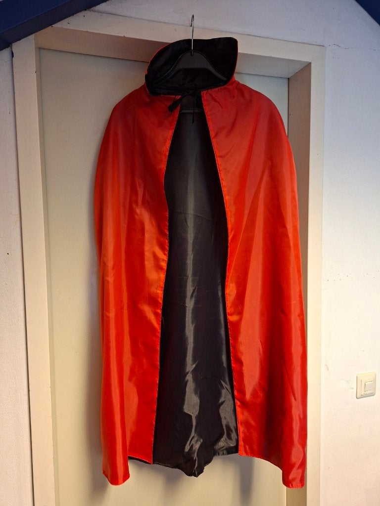 Halloween Duivelscape, Hobby en Vrije tijd, Ophalen of Verzenden, Zo goed als nieuw, Kostuum, Halloween of Griezel