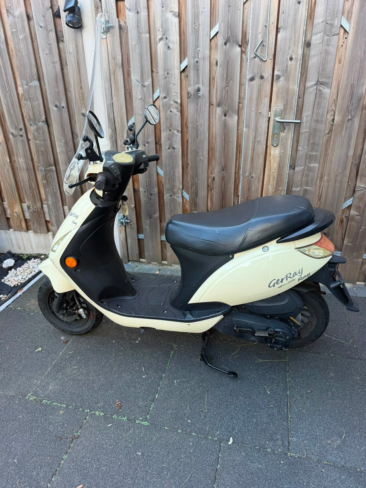 GerRay Ray Scooter - Beige, Goed Onderhouden, Fietsen en Brommers, Ophalen, Gebruikt, Maximaal 25 km/u, Benzine