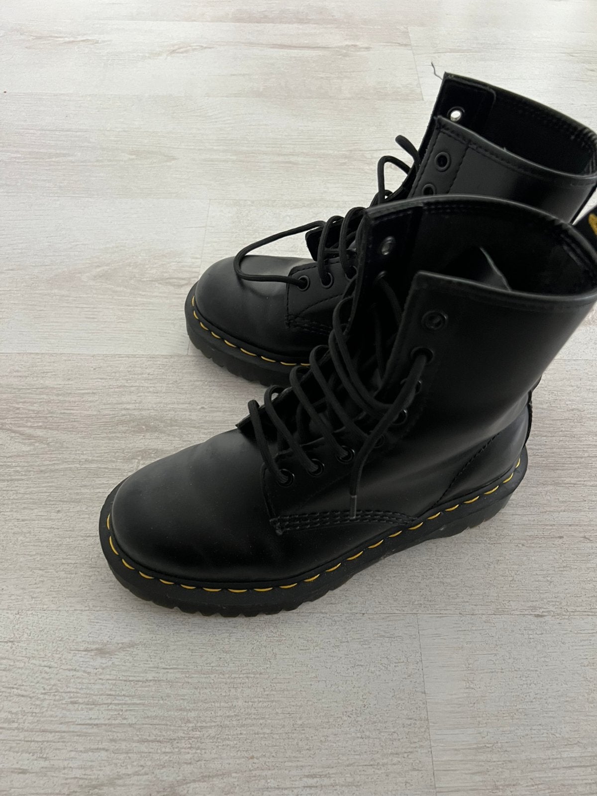Dr. Martens mag weg voor 50!!!, Ophalen of Verzenden, Zo goed als nieuw, Zwart