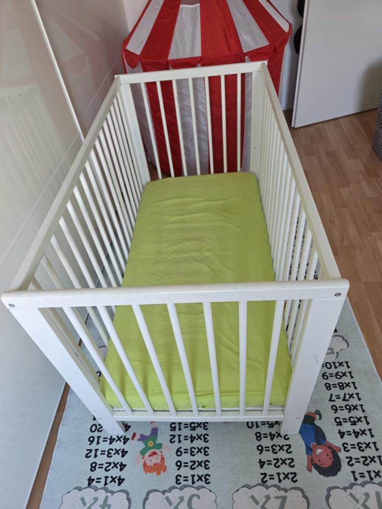 Ikea babybed, Kinderen en Baby's, Boxen, Ophalen of Verzenden, Zo goed als nieuw