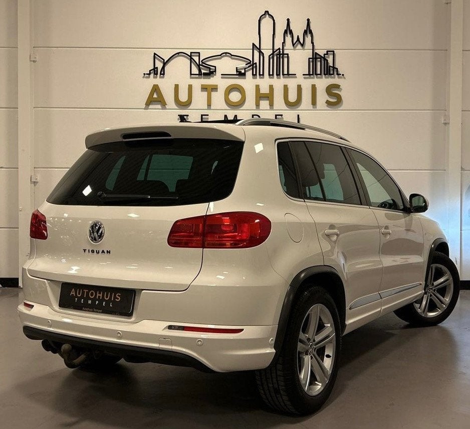 Foto 2 van Volkswagen Tiguan 1.4 TSI Sport&Style 4motion R-line Edition