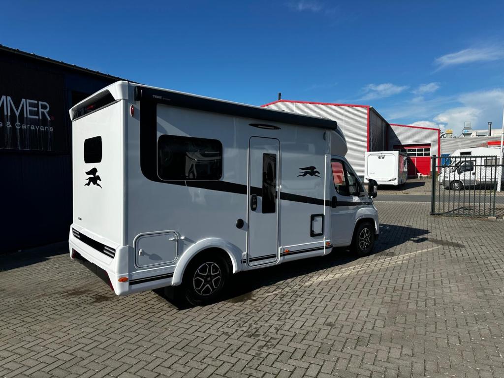 Laika Kosmo L105 is de buscamper te klein? deze 5,99m lang, Caravans en Kamperen, Campers, Automaat, Fiat, Bedrijf, Diesel