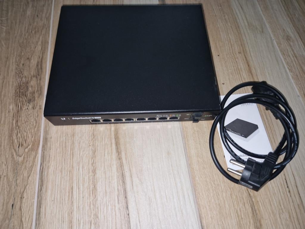 Edgeswitch 8 poort 150W., Verzenden, Gebruikt, Desktop, USB