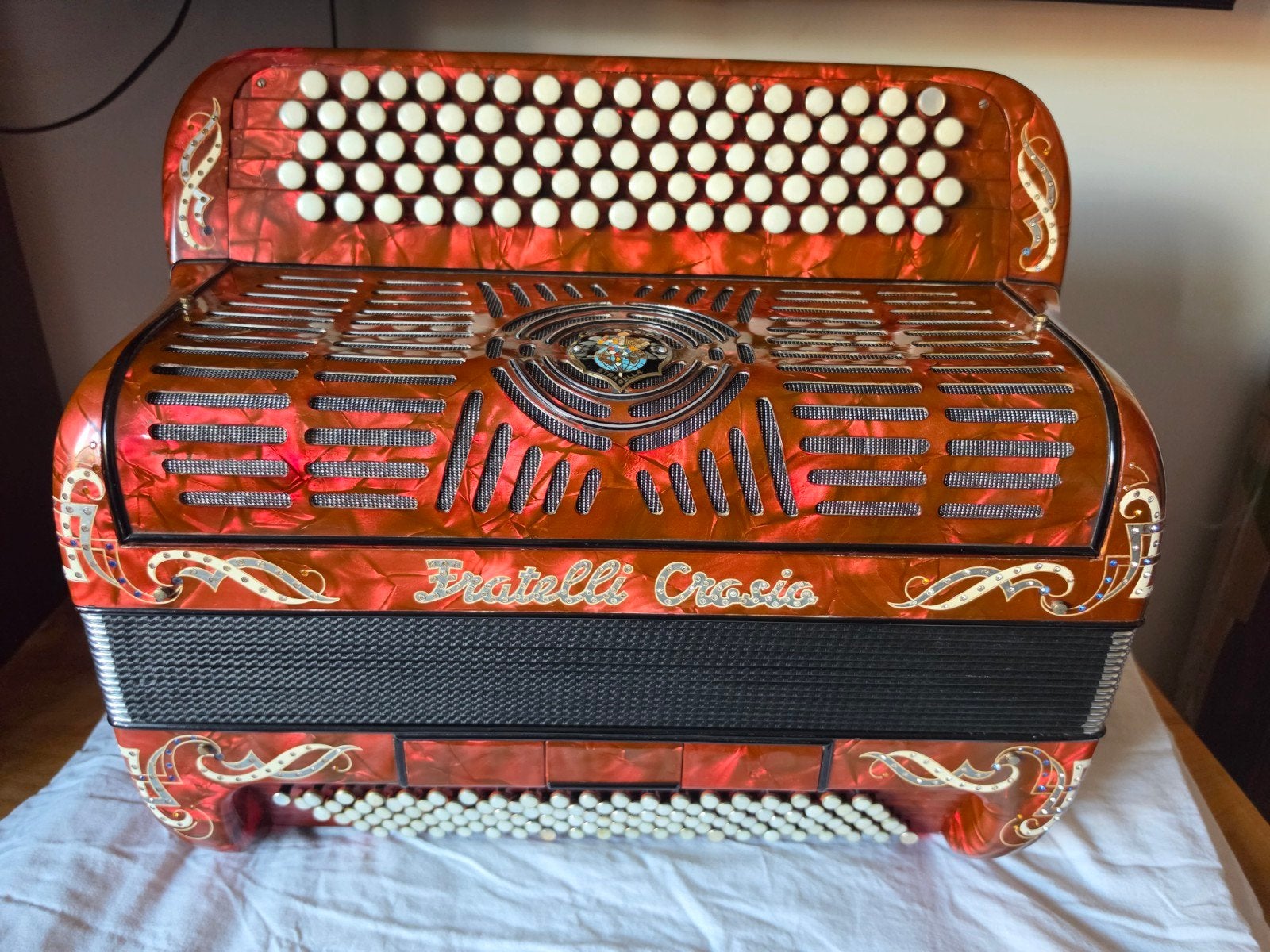 Fratelli Crosio 120 Bas 3 Korig  9 Registers C-Griff, Met koffer, Zo goed als nieuw, Knopaccordeon, 120-bas