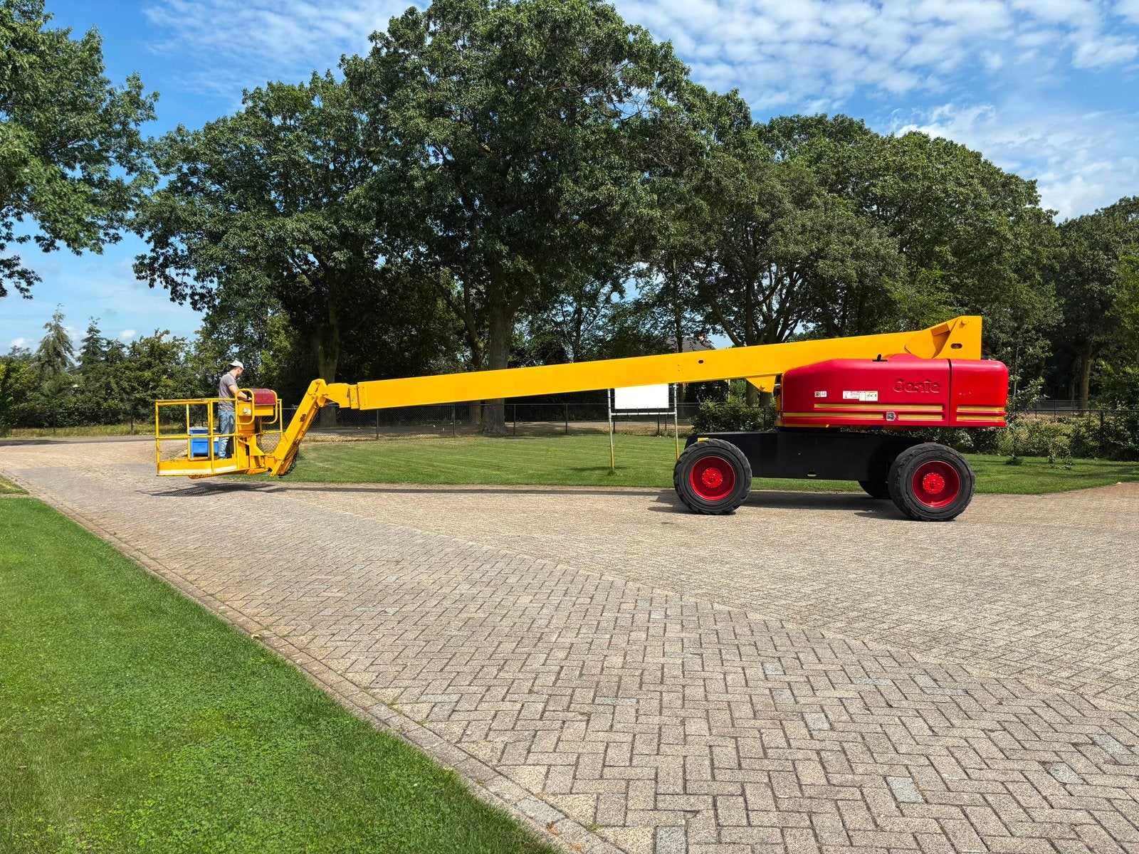 Genie s85 telescoop hoogwerker 28 meter, Ophalen