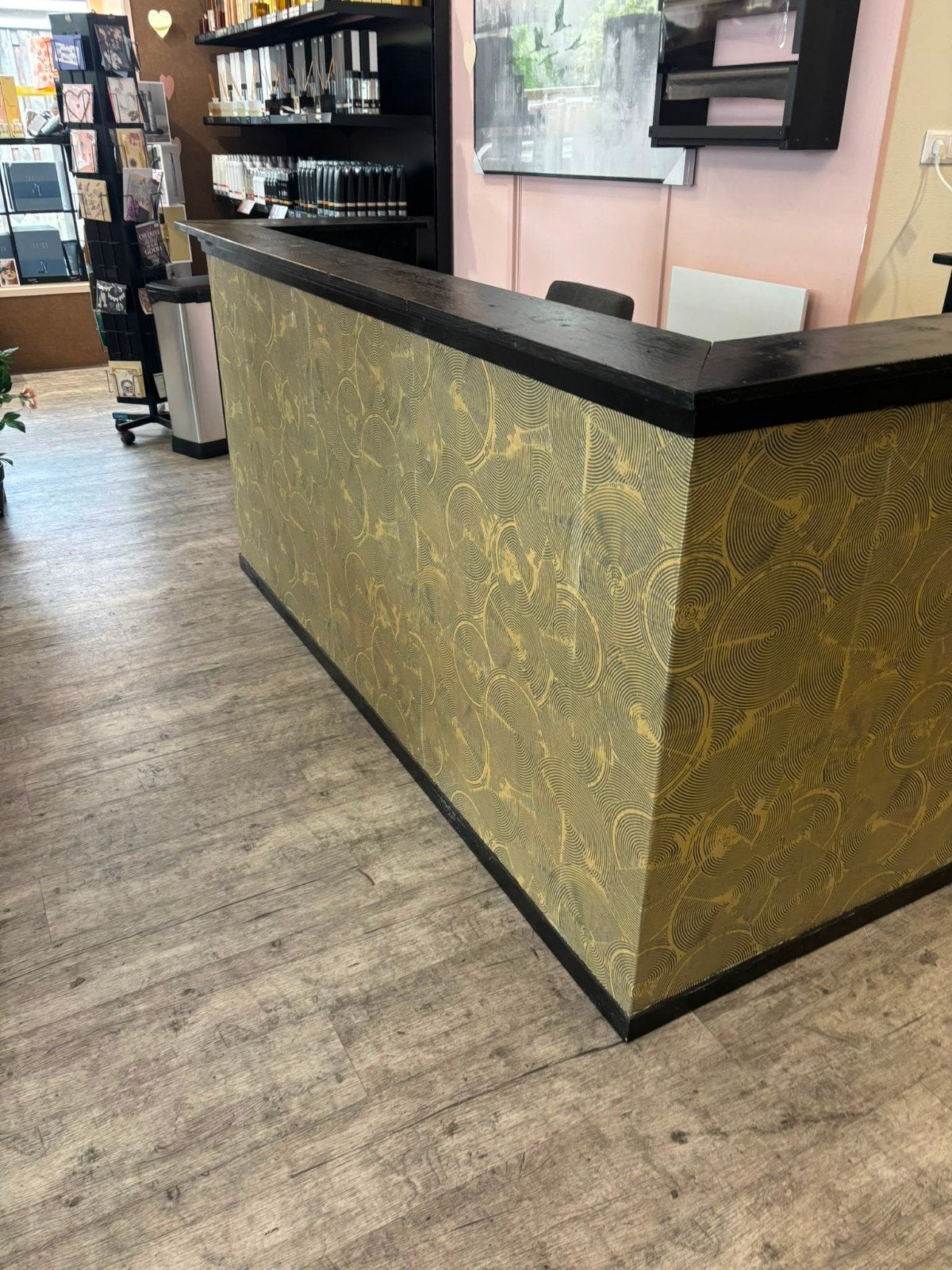 Moderne Balie met Opvallend Design, Ophalen