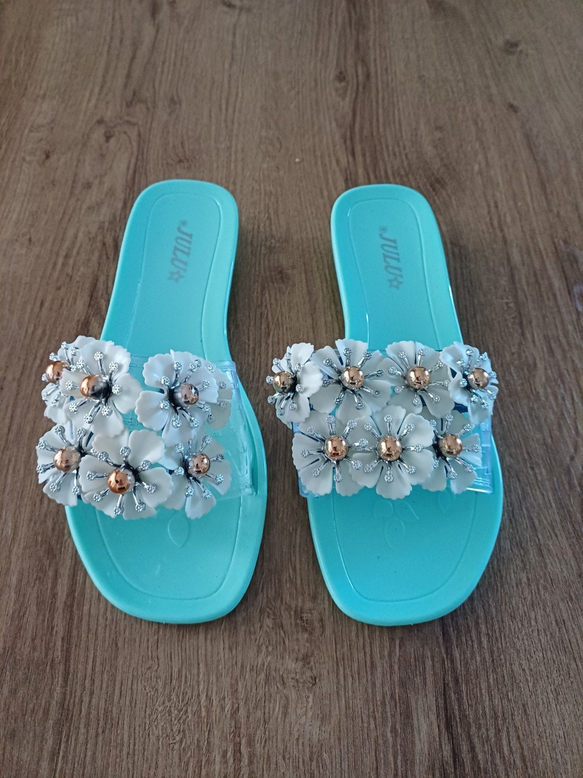 Nieuwe turquoise slippers met bloemen - Maat 40, Kleding | Dames, Slippers, Blauw, Nieuw, Ophalen of Verzenden