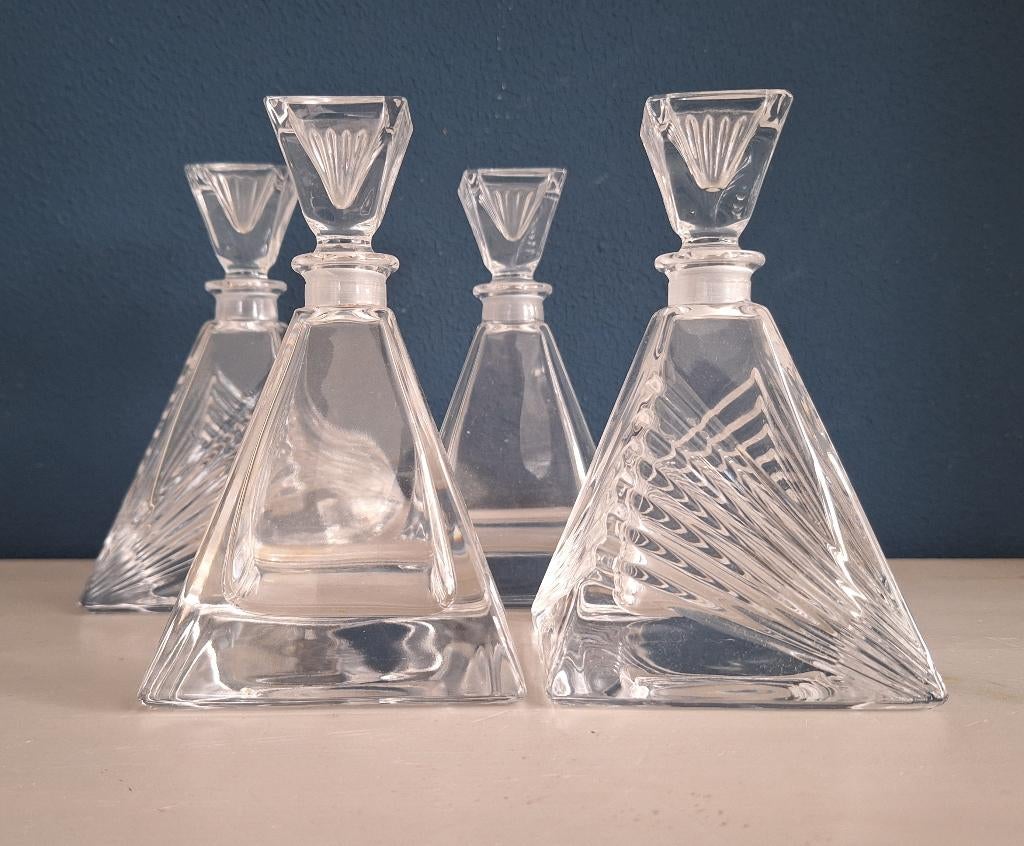 4 kleine glazen karaffen, Huis en Inrichting, Keuken | Servies, Overige typen, Ophalen of Verzenden, Overige stijlen, Glas
