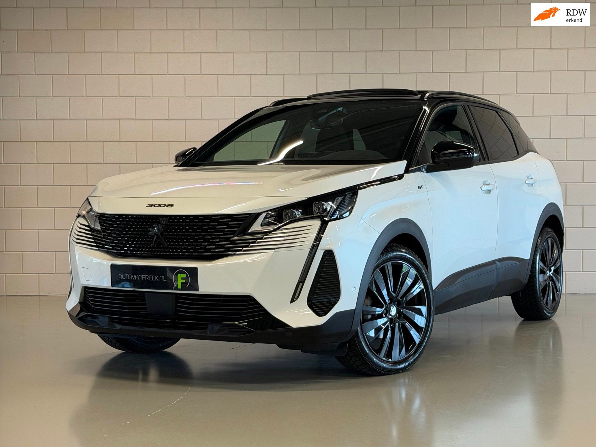 Peugeot 3008 1.2 PureTech GT Black Pack | PANO | TREKHAAK |, Dealer onderhouden, Adaptive Cruise Control, Gebruikt, 1199 cc