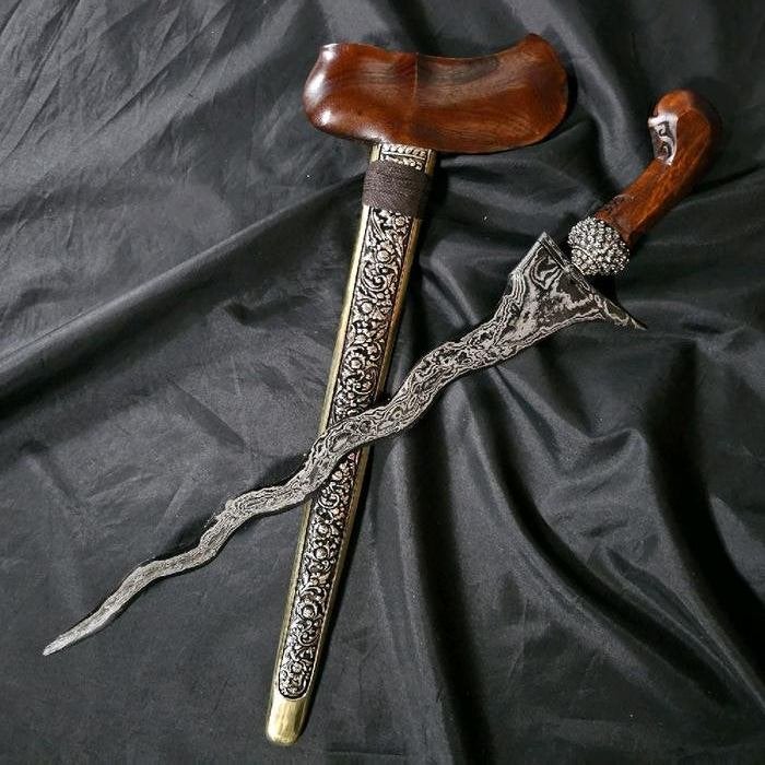 Keris Kidang Mas 9 Luk Pamor Dwiwarna Uler Lulut KNN41, Antiek en Kunst, Kunst | Niet-Westerse kunst, Wapen, Indonesië, Overige materialen