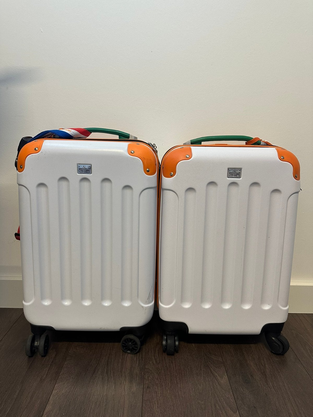 2 x postcodeloterij koffer, Ophalen, Zo goed als nieuw, Hard kunststof, 50 tot 60 cm