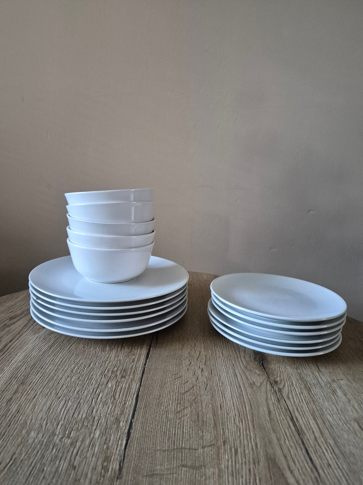 IKEA Wit Servies: 6 Grote Borden, 6 Kleine Borden, 6 Kommen, Ophalen, IKEA, Zo goed als nieuw, Overige stijlen