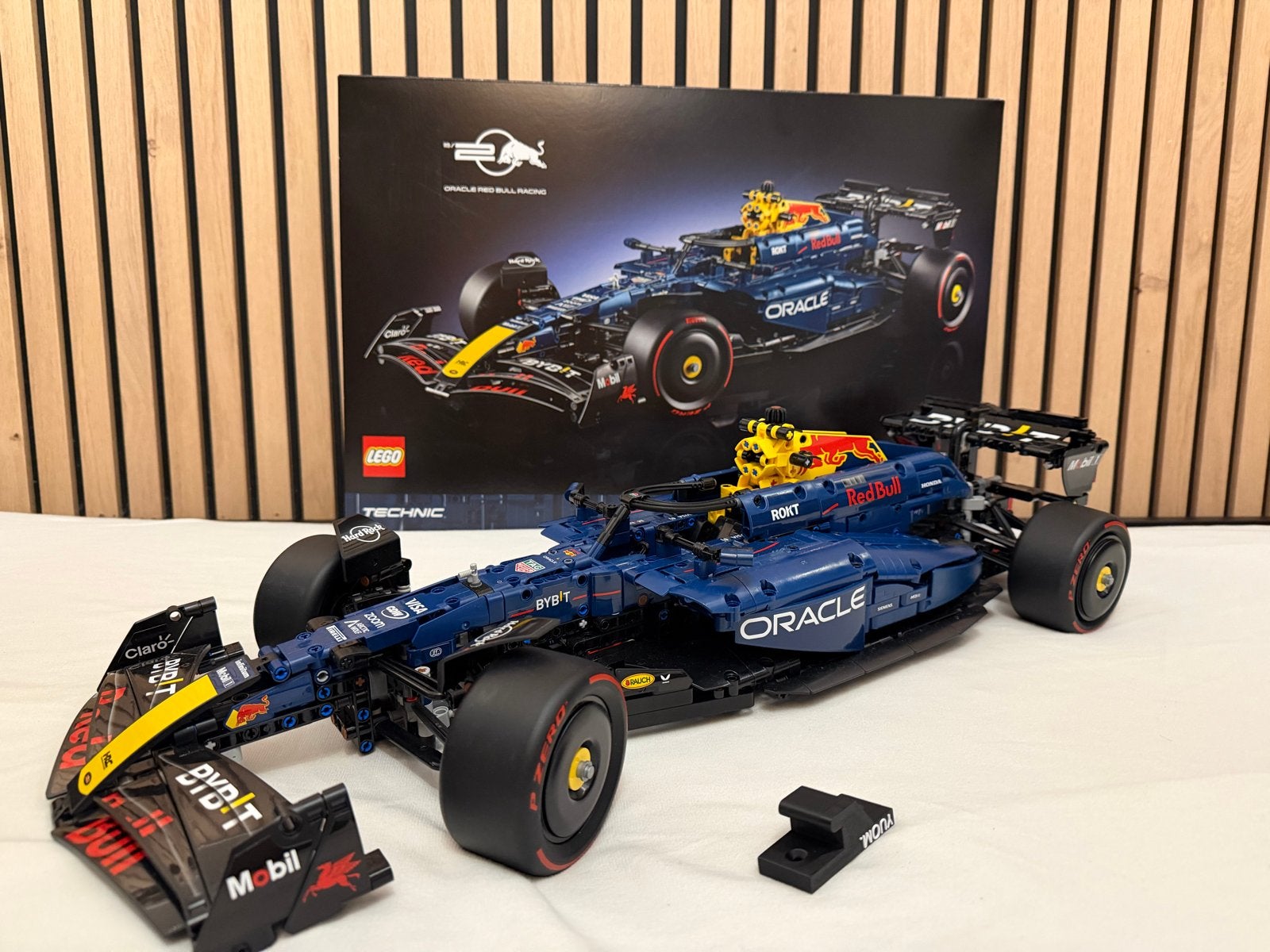 Lego Technic Red Bull F1 Raceauto met ophangbeugel, Ophalen of Verzenden, Nieuw
