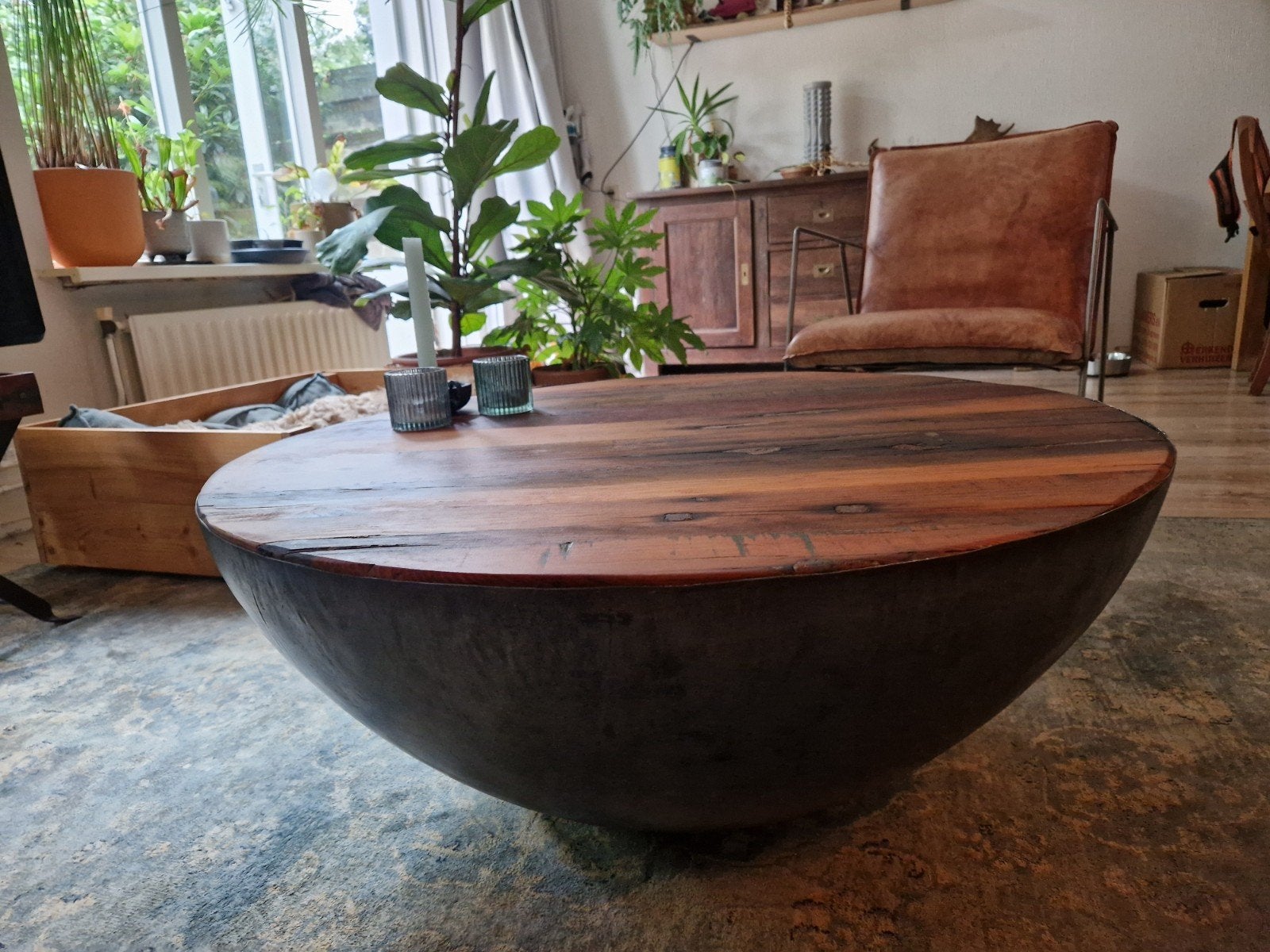 Ronde salontafel van hout en metaal (halve bol), 50 tot 100 cm, Industrieel, robuust, Rond, 50 tot 100 cm