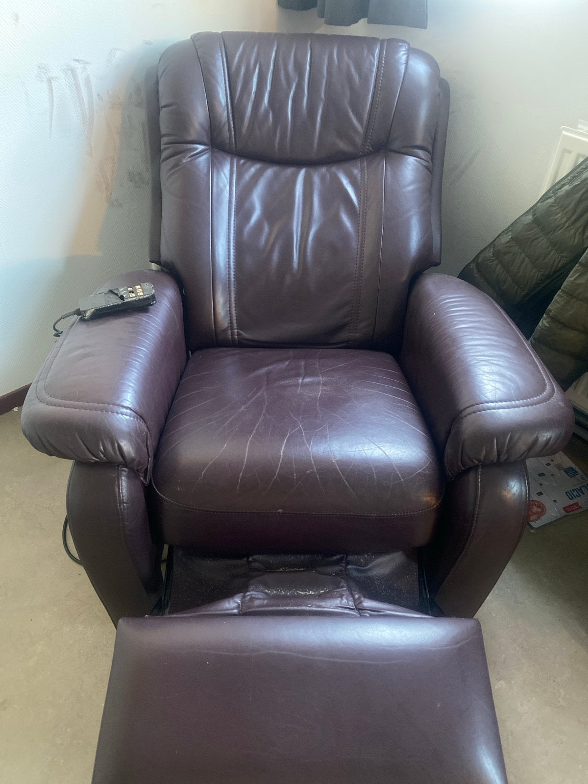 Foto 3 van Comfortabele leren relaxfauteuil met afstandsbediening