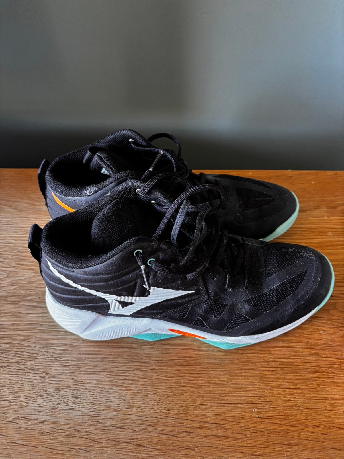 Mizuno zaal korfbal schoen maat 42, Ophalen of Verzenden, Zo goed als nieuw, Schoenen