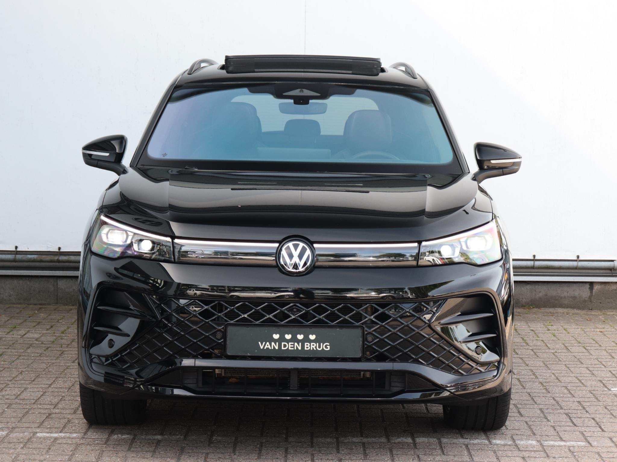 Volkswagen Tiguan 1.5 eHybrid R-Line | Leder | Trekhaak | Ha, Auto's, Volkswagen, Automatische klimaatregeling, Euro 6, 4 cilinders