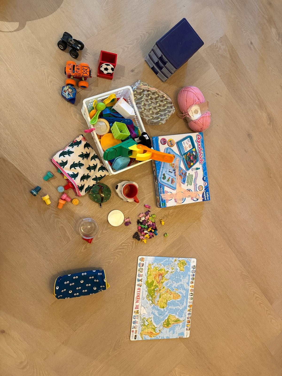 Gratis af te halen: Diverse knutselspullen en speelgoed, Hobby en Vrije tijd, Ophalen, Gebruikt, Overige thema's, Meerkleurig
