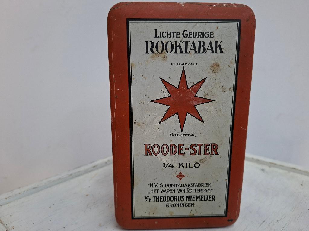 oud mooi blik  roode ster 1/4 kilo tabak, Ophalen of Verzenden, Gebruikt, Overige