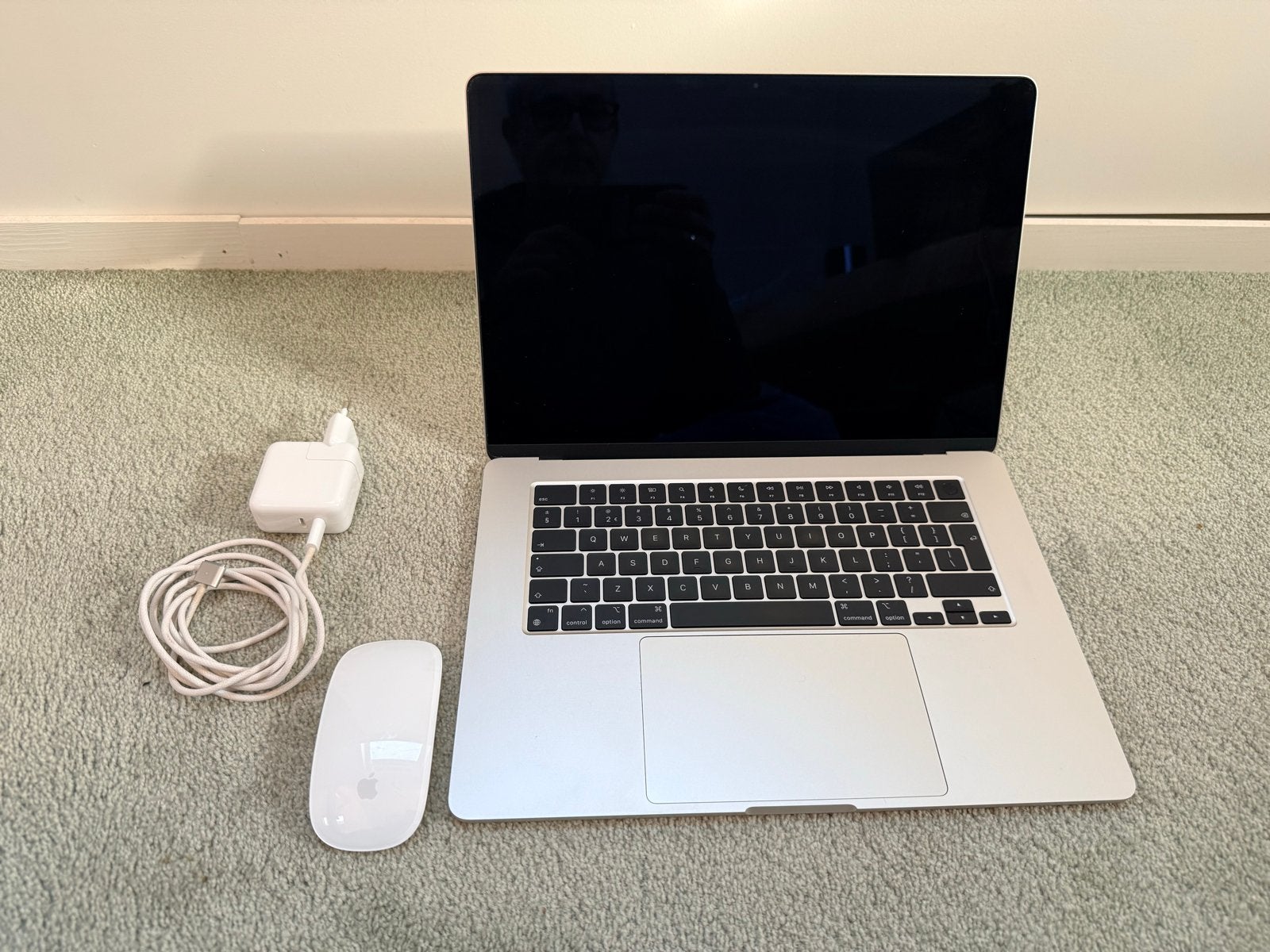 MacBook Air 15" (2024) - 16GB/512GB SSD + Magic Mouse
