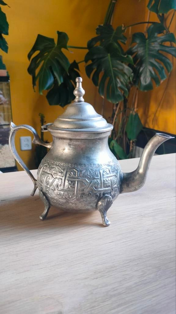 Antieke theekan uit Marokko, versierd, verzilverd, Antiek en Kunst, Antiek | Tin, Ophalen of Verzenden