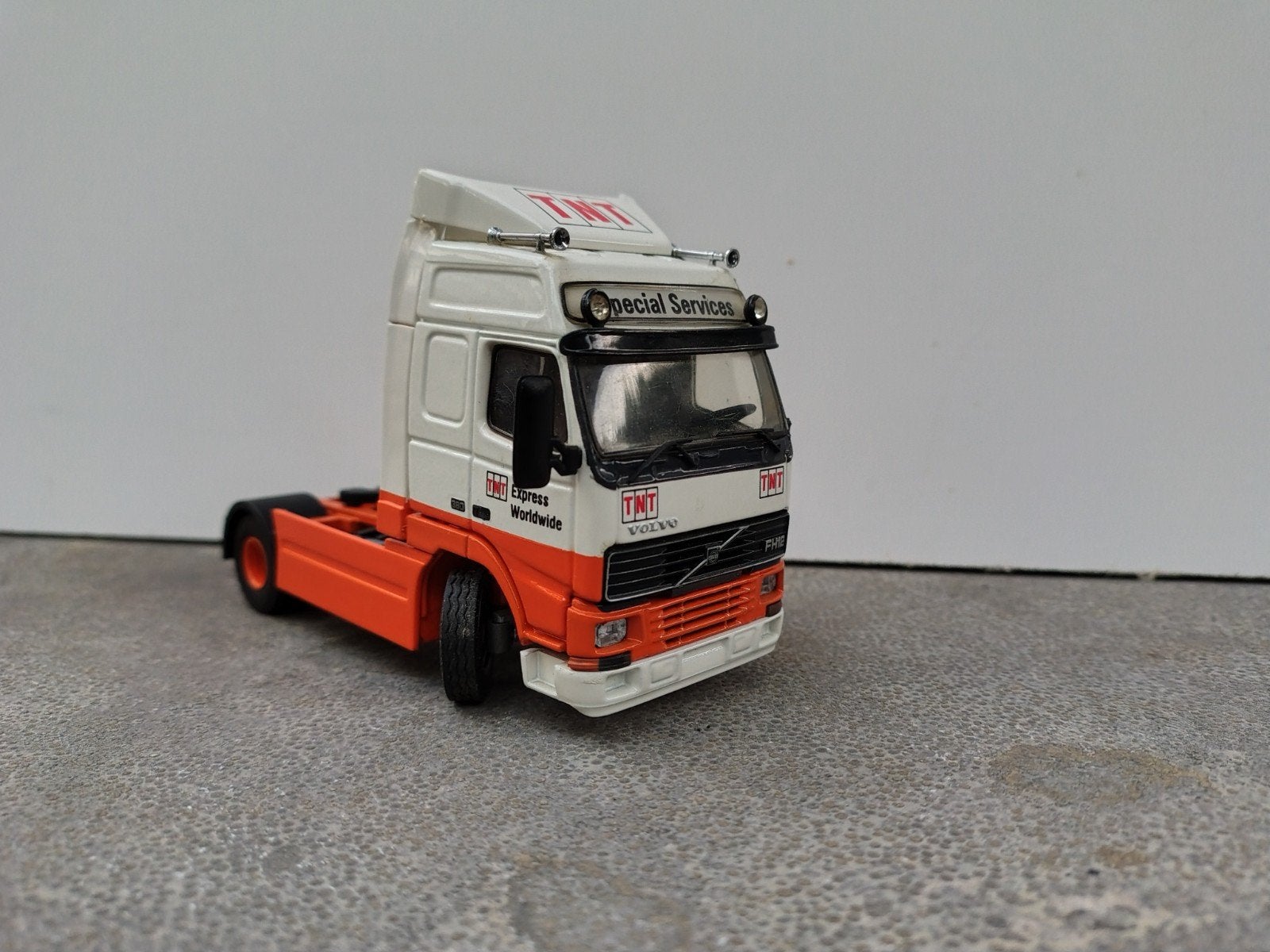 Tekno Volvo TNT Express modeltruck in nette staat, Ophalen of Verzenden, Zo goed als nieuw, Bus of Vrachtwagen, Tekno