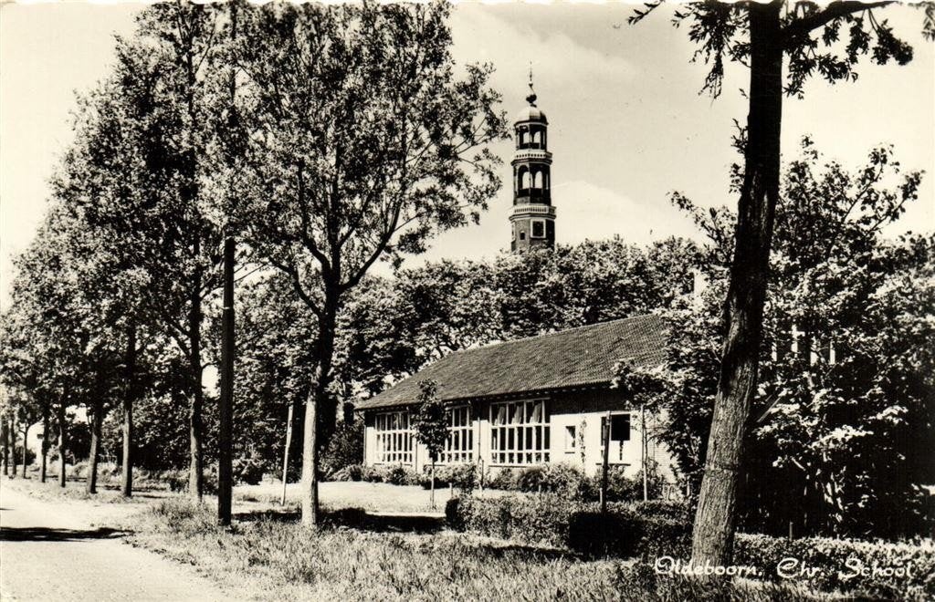 Oldeboorn, Chr. School - ongelopen, Verzamelen, Ansichtkaarten | Nederland, Ongelopen, Friesland, 1960 tot 1980, Verzenden