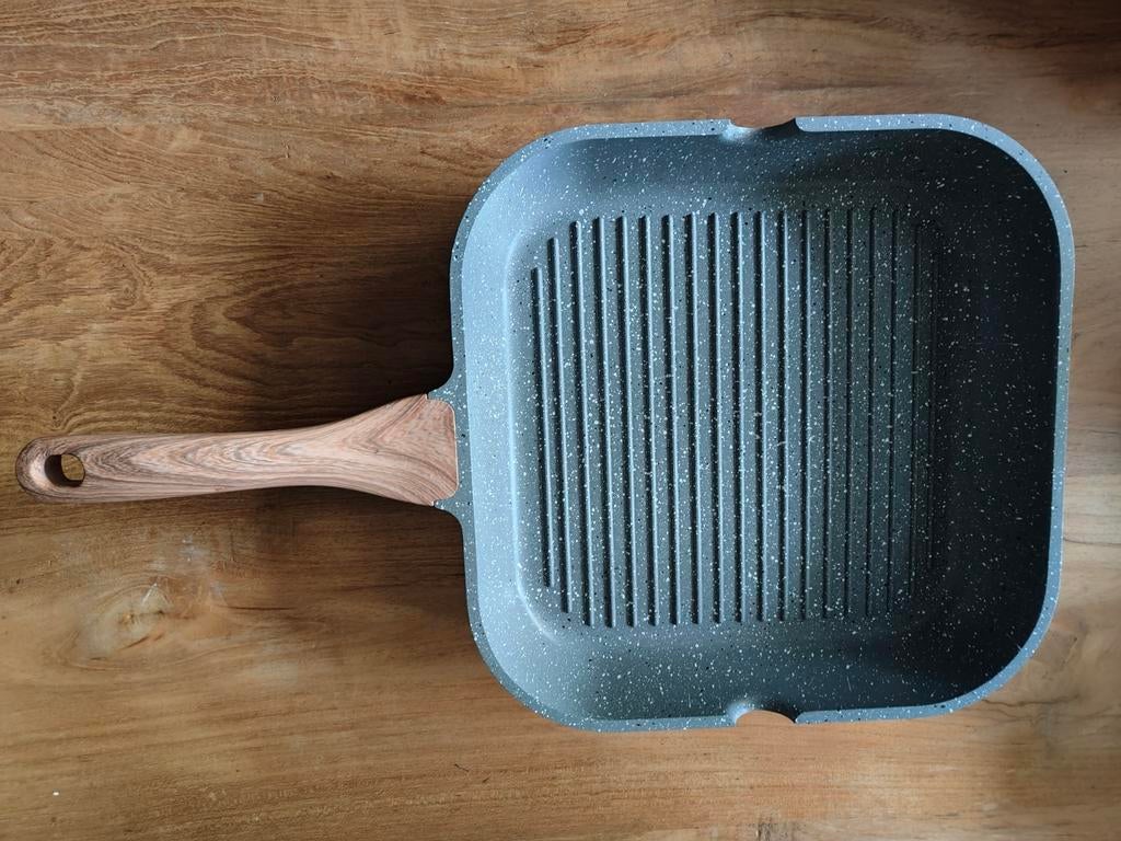 Grillpan met houten handvat . Gusta., Ophalen of Verzenden, Nieuw, Overige materialen