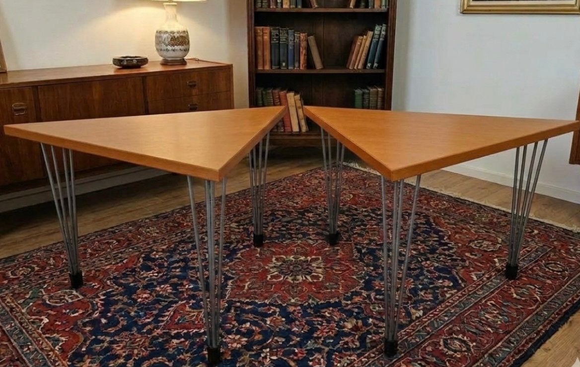 Set van 2 Vintage Driehoekige Bijzettafels met Hairpin Poten, 45 tot 60 cm, Gebruikt, Overige vormen, Hout