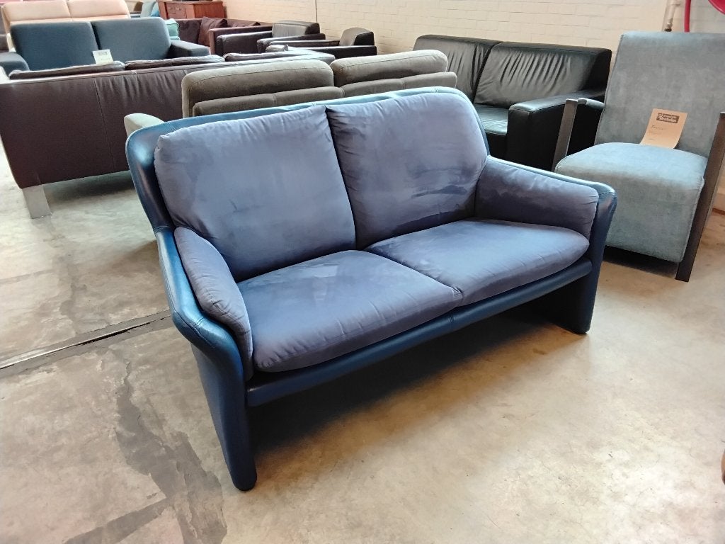LEOLUX Bank 150cm blauw, voor €245=. Second Life Wolvega.