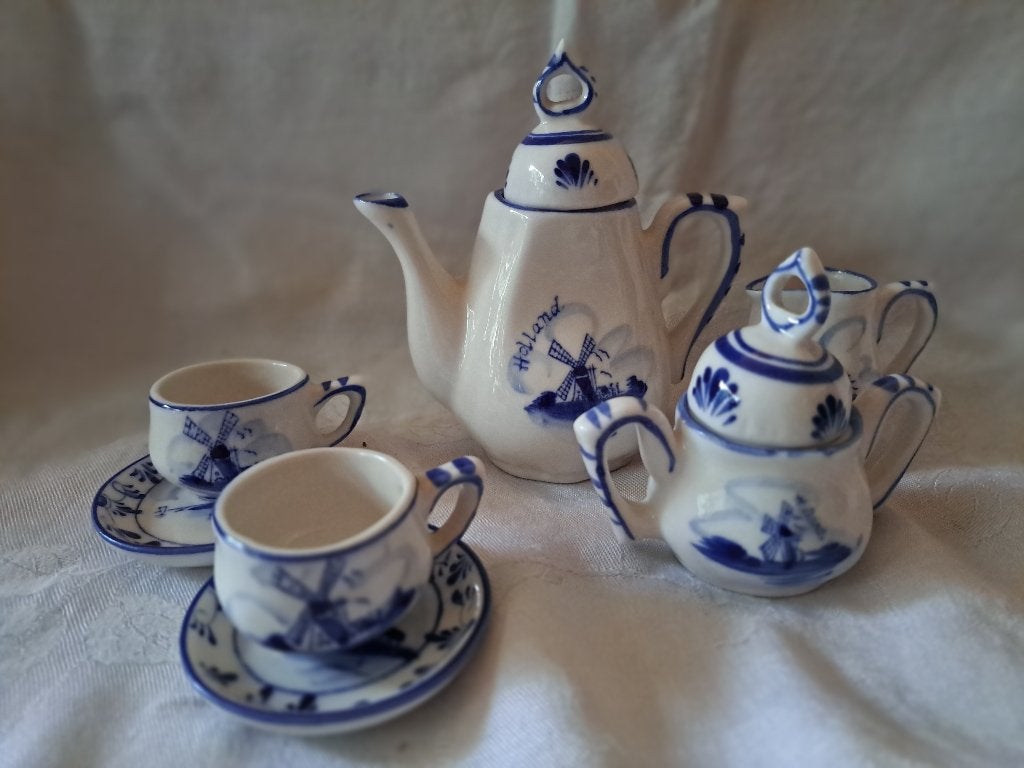 Delfts blauw kinder serviesje, Ophalen of Verzenden, Zo goed als nieuw, Porselein, Kop en/of schotel