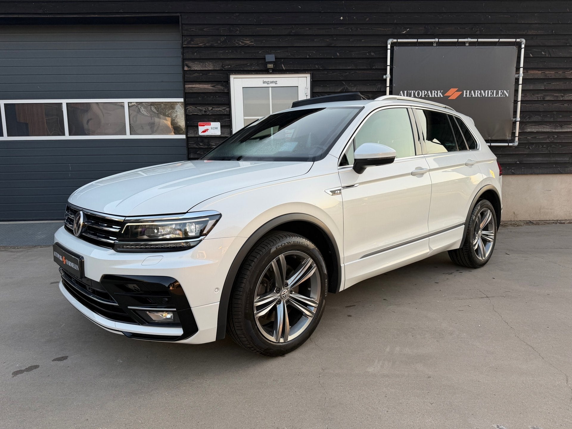 Volkswagen TIGUAN 2.0 TSI 4Motion 3X R Line Pano Trekhaak, Auto's, Dealer onderhouden, Gebruikt, 4 cilinders, 1984 cc