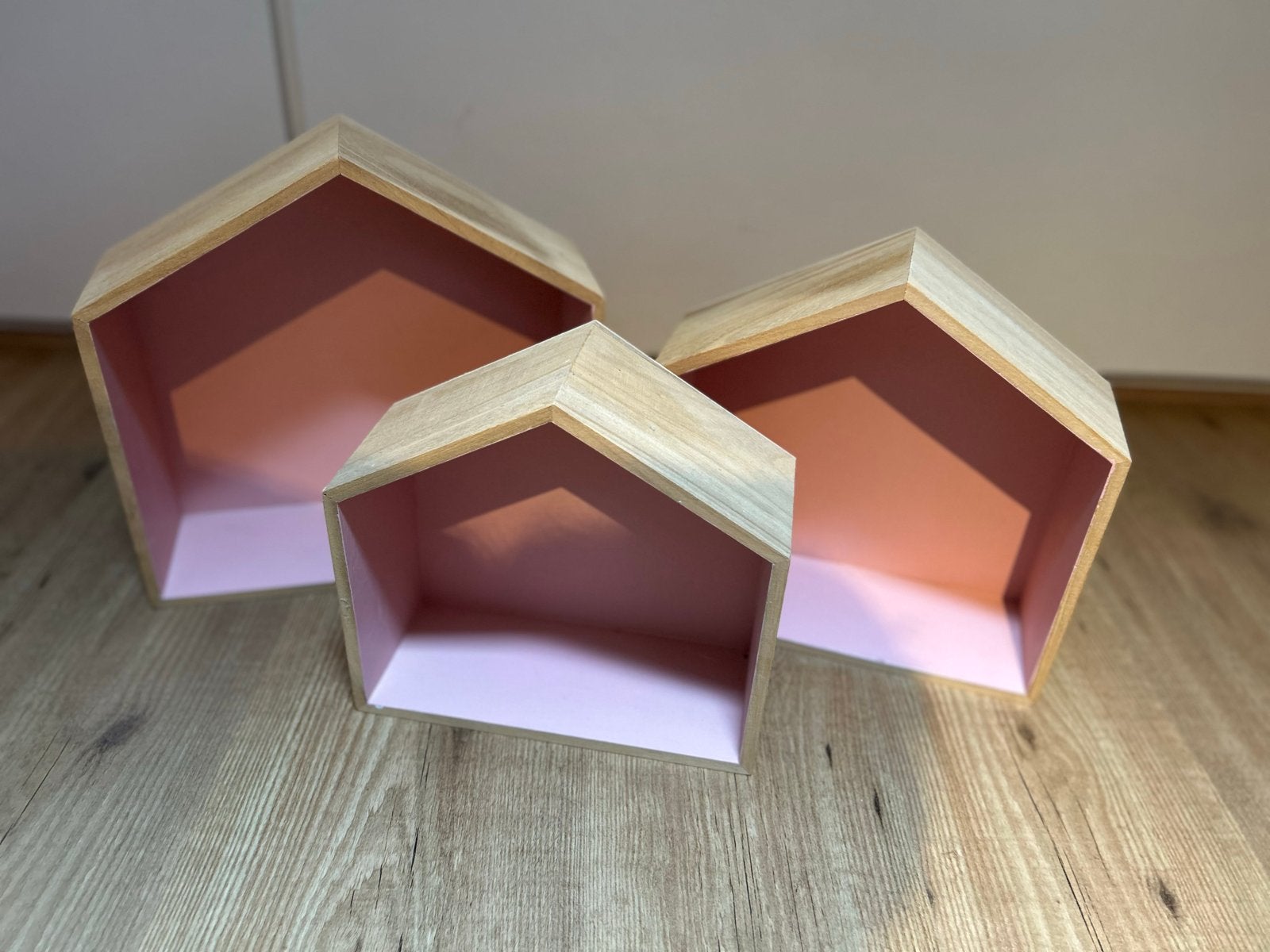 Set van 3 houten huisjes planken - roze interieur, Ophalen, Gebruikt