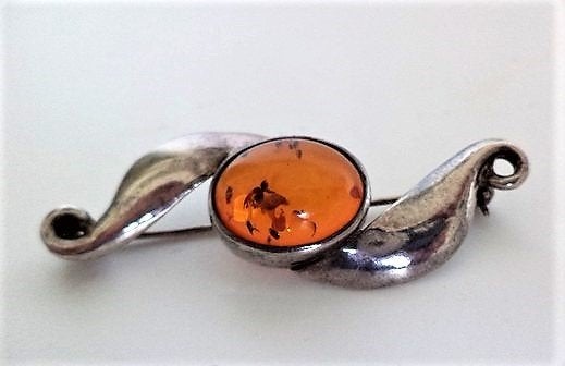 Vintage zilveren Modernistische broche met barnsteen, 925, Ophalen, Zo goed als nieuw, Zilver, Zilver