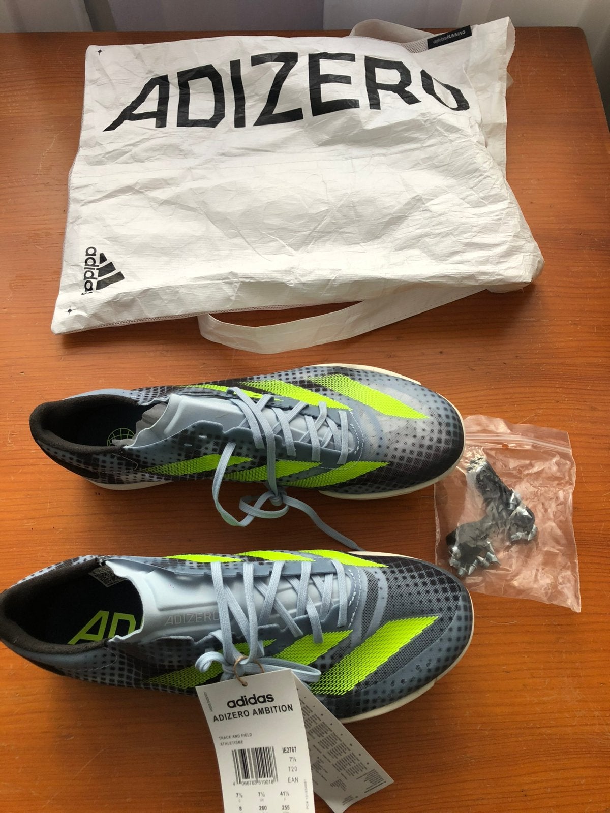 Te koop Nieuwe hardloopschoenen merk Adidas, Sport en Fitness, Loopsport en Atletiek, Ophalen of Verzenden, Nieuw, Hardloopschoenen