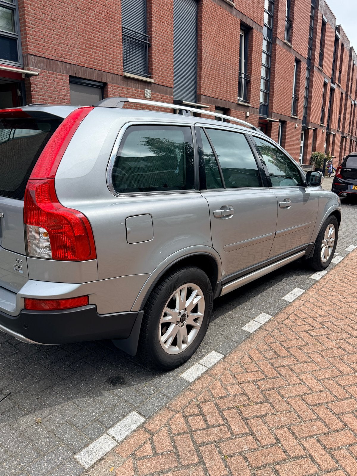 Volvo XC90 2.4 D5 Geartronic 7-SEATER 2007 Grijs, Auto's, Navigatiesysteem, 241 €/maand, 7 stoelen, Overige kleuren