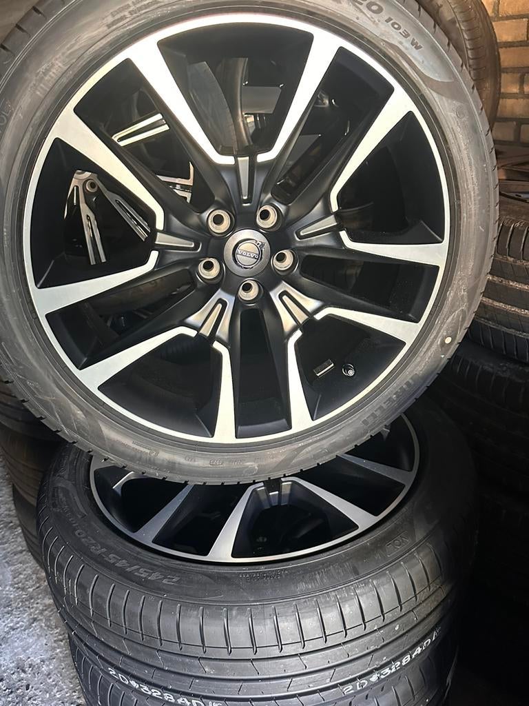 Originele NIEUWE Volvo 20” Zomerset Xc40-V90cc-Lynk&Co, Auto-onderdelen, Banden en Velgen, Ophalen, Sweden, 245 mm, Banden en Velgen