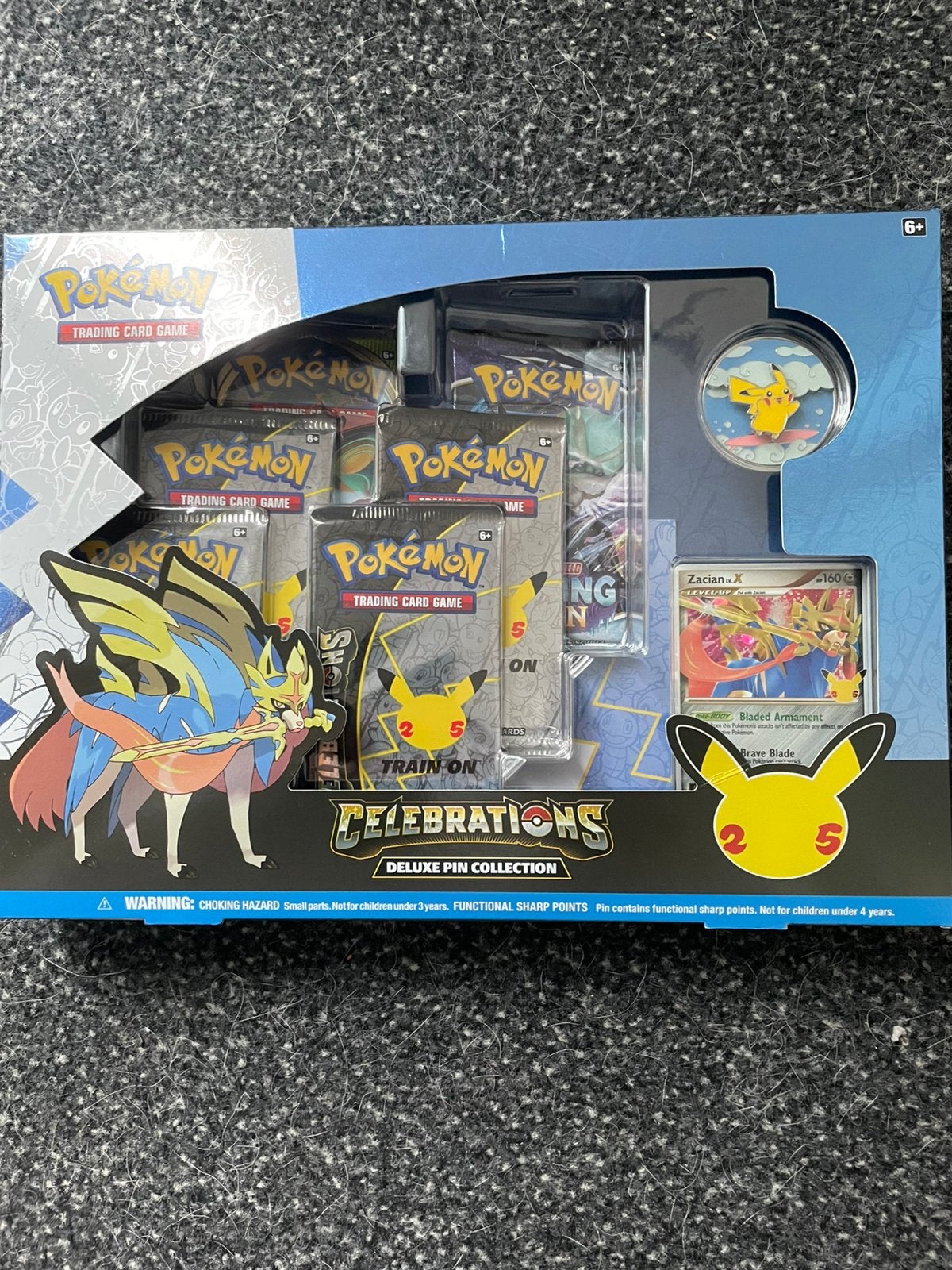 Celebrations zacian pin delux, Ophalen, Zo goed als nieuw, Boosterbox