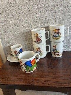 Kinder bekers en kop en schotel, Ophalen of Verzenden, Zo goed als nieuw, Overige stijlen, Kop(pen) en/of Schotel(s)