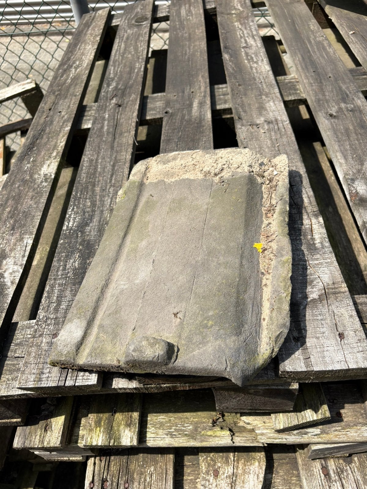 1 pallet nieuwe betonnen sneldekdakpannen – restpartij, Ophalen of Verzenden, Zo goed als nieuw