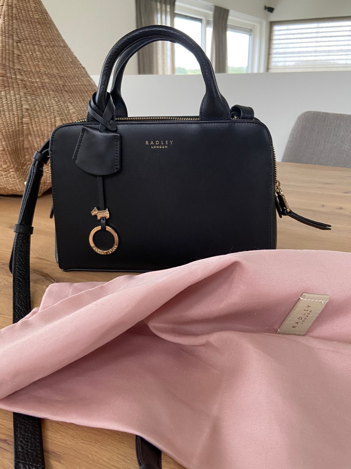 Practige zwarte Radley handtas ala nieuw, Ophalen of Verzenden, Zo goed als nieuw, Zwart, Handtas
