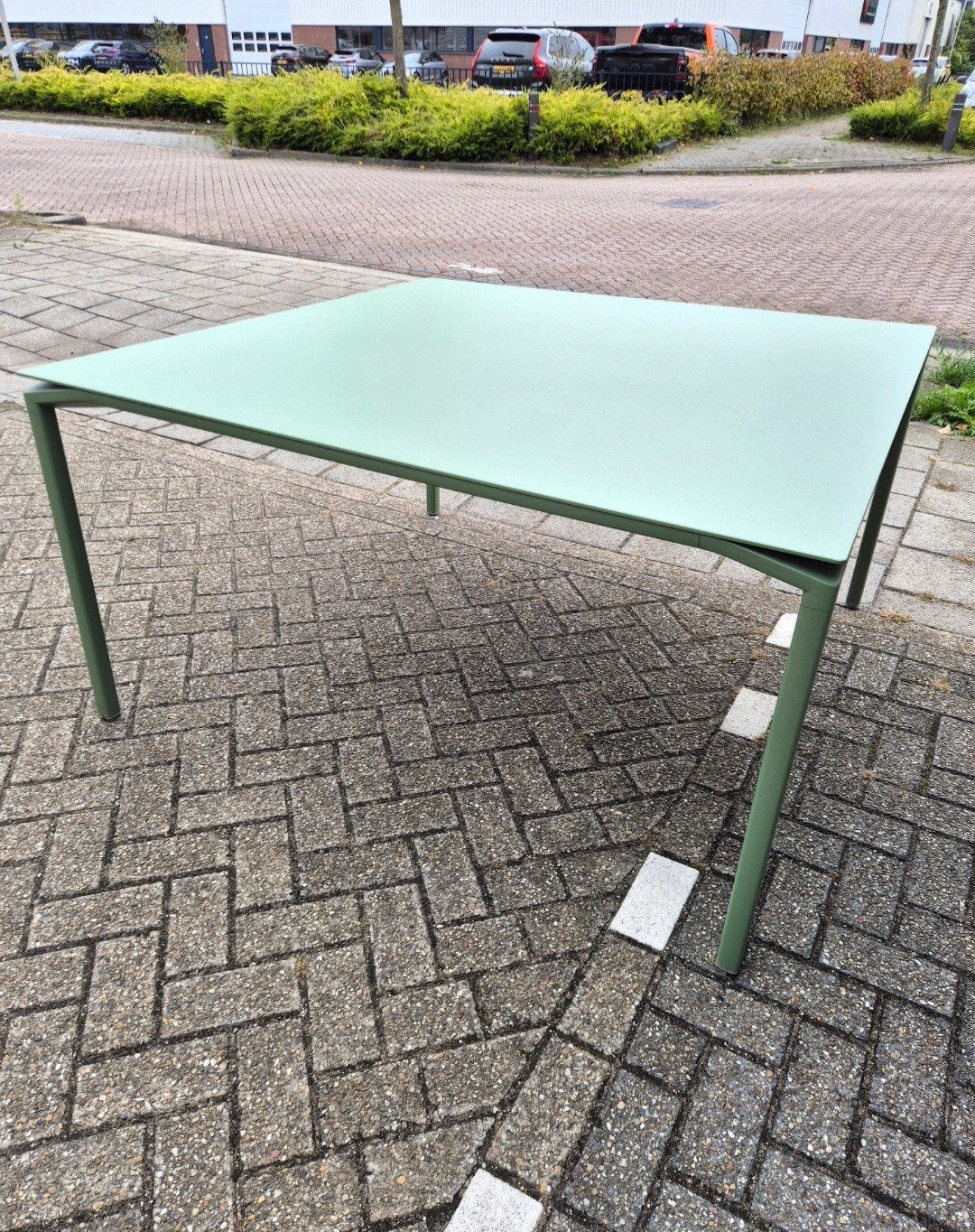 2x demo fermob calvi tafel 140x140 cactus en zwart, Ophalen, Zo goed als nieuw, Rechthoekig