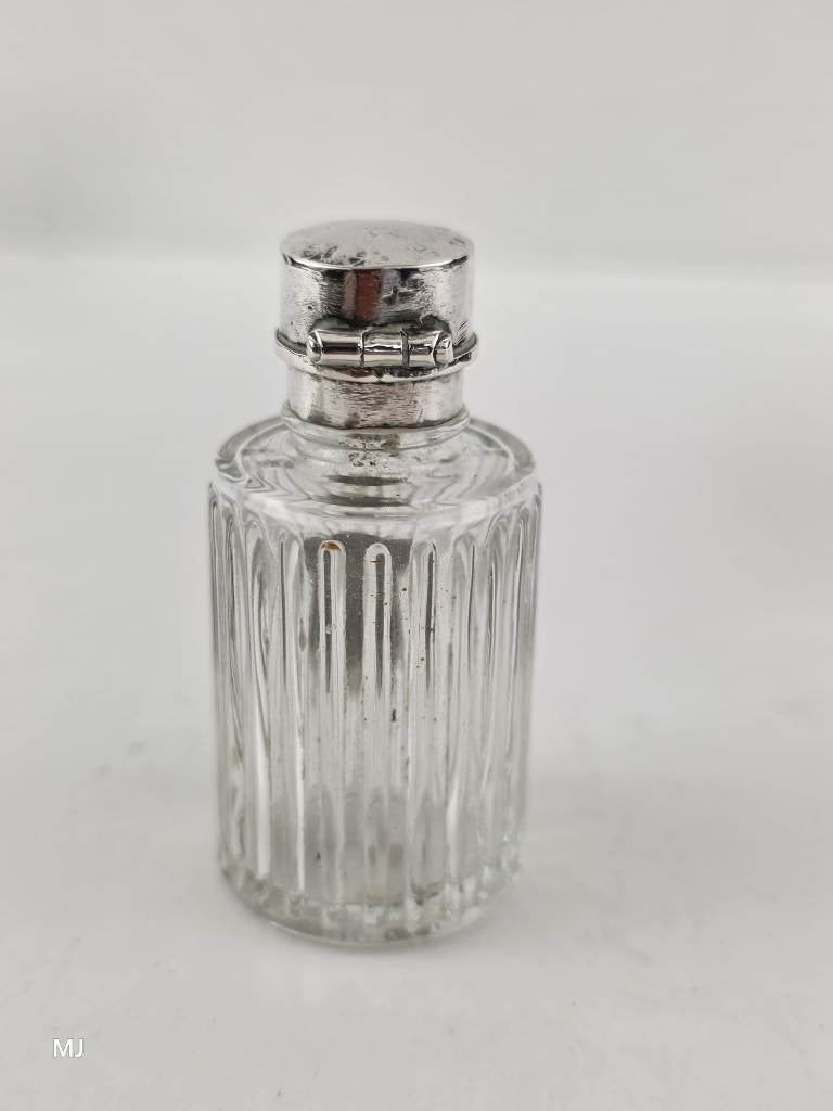 Parfumflesje met zilveren dop                           D147, Gebruikt, ., Ophalen of Verzenden, .