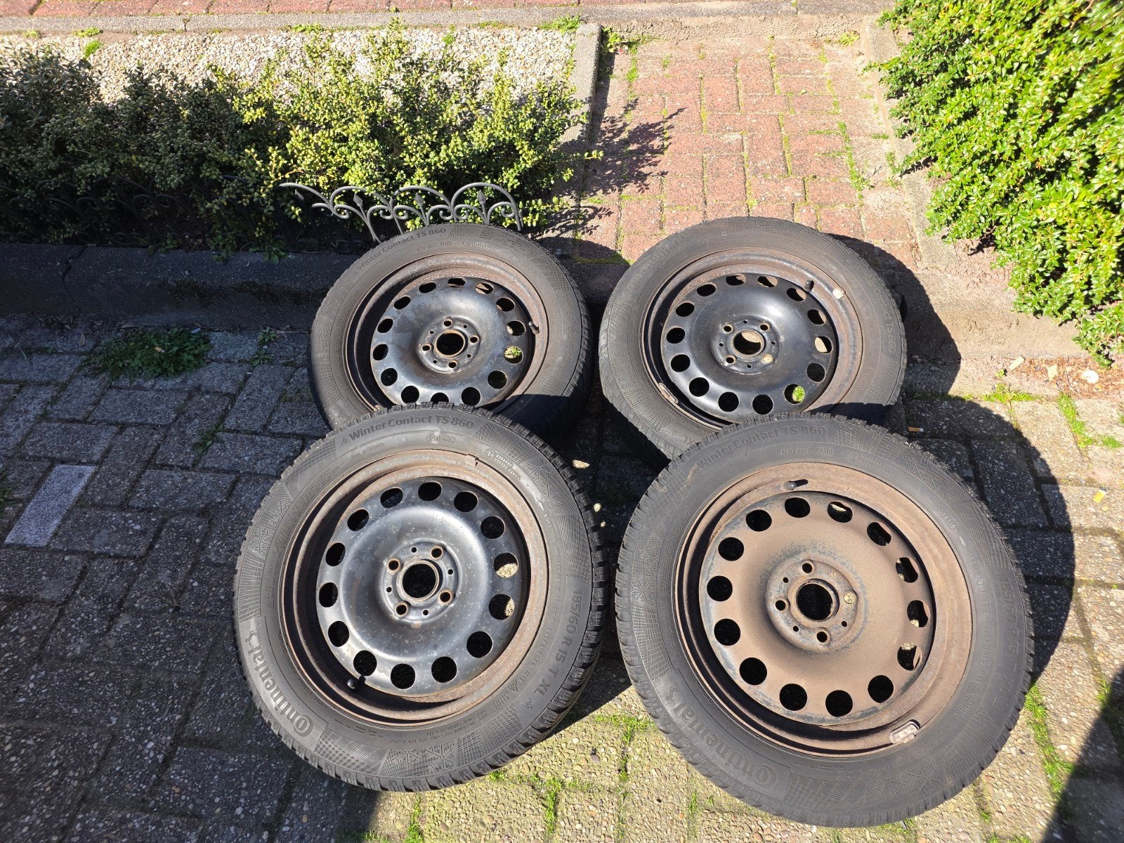 Continental Winterbanden op stalen velgen 185/60 R15, Auto-onderdelen, Ophalen, Gebruikt, 15 inch, Banden en Velgen