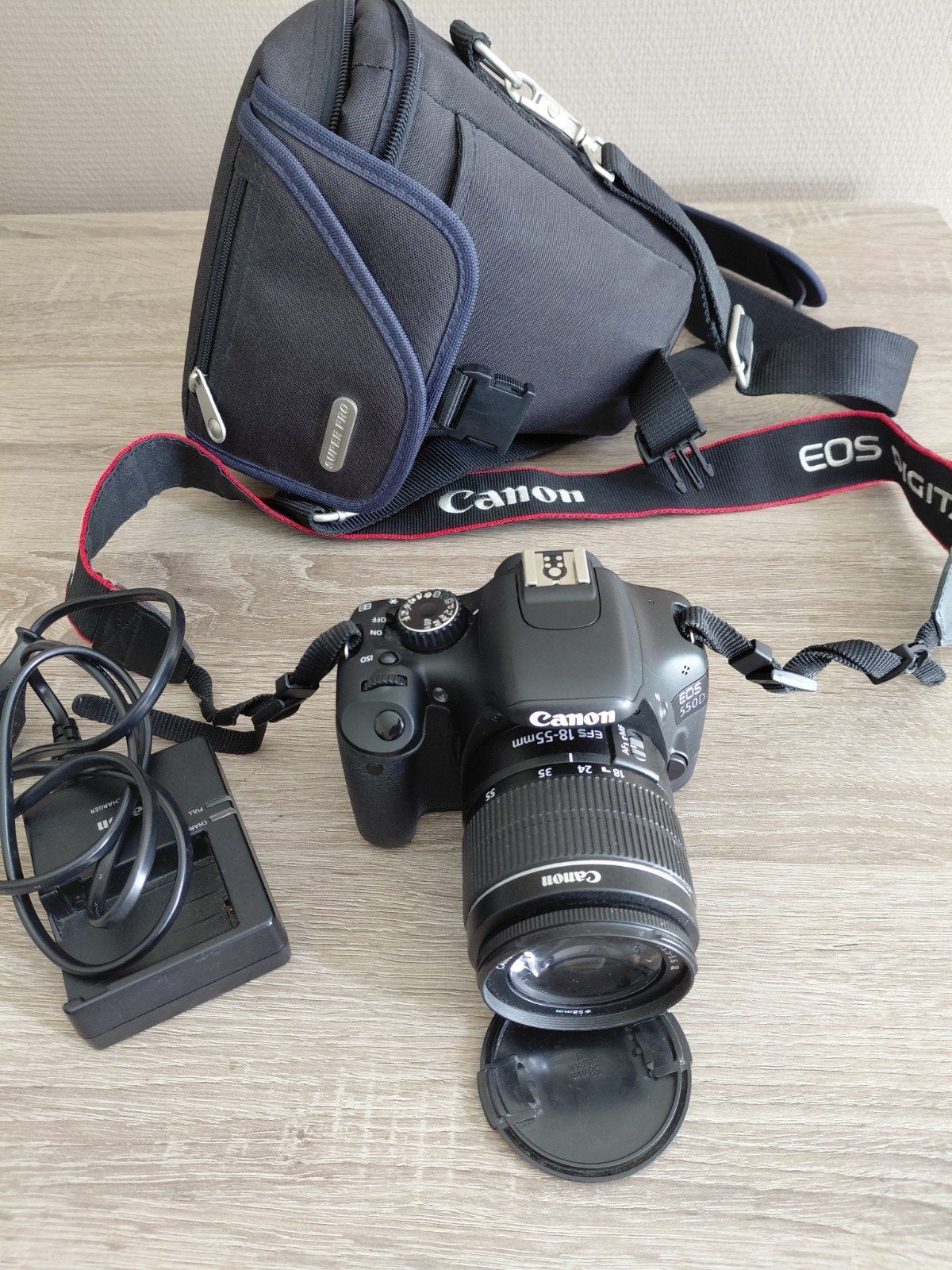 Canon EOS 550D Spiegelreflexcamera met lens en tas, Gebruikt, Spiegelreflex, Canon, 4 t/m 7 keer