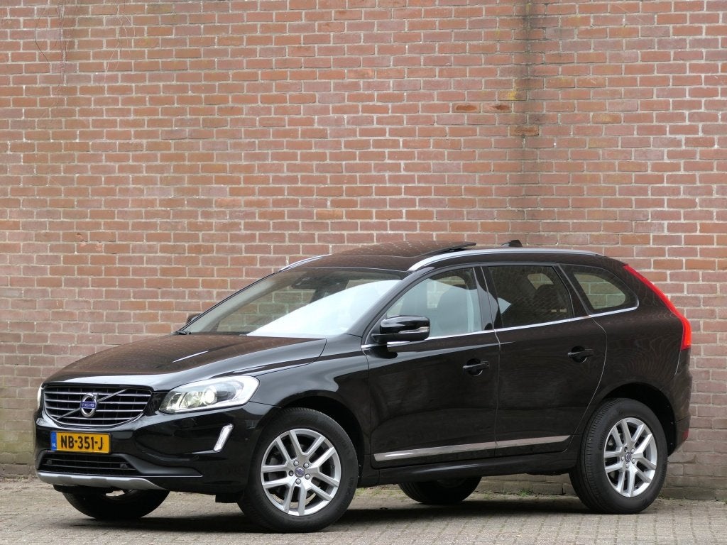 Volvo XC60 2.0 T5 FWD Polar+ / Panoramadak / Harman/Kardon /, 15 km/l, Gebruikt, 4 cilinders, Zwart