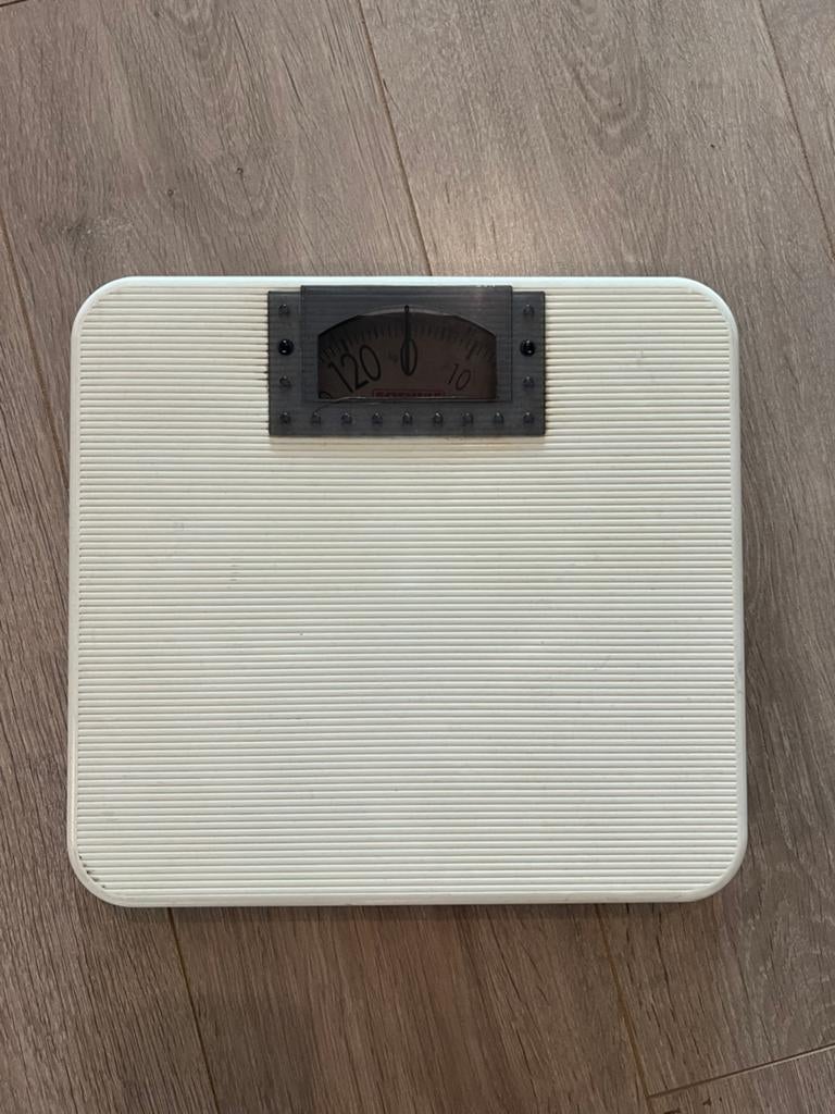 Gratis Soehnle analoge weegschaal (werkend, ouder model), Witgoed en Apparatuur, Weegschalen, Ophalen, Gebruikt, 100 kg of meer